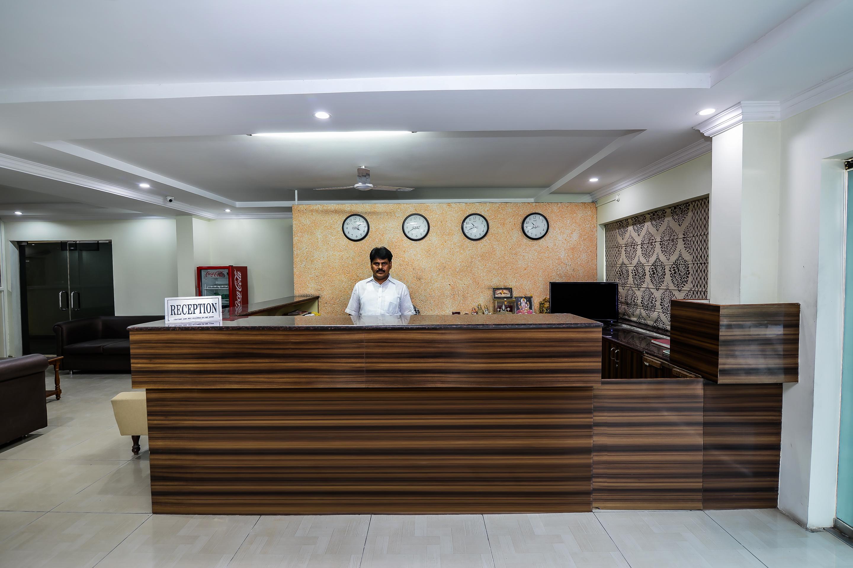 Oyo 588 Kmr Hospitality Services Hyderabad Bagian luar foto